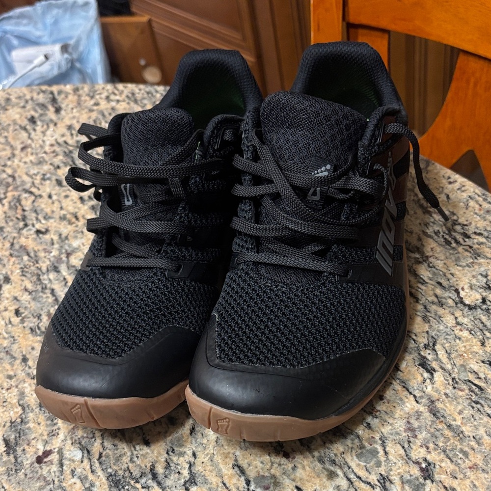 Black Inov8 Athletic Shoes F-Lite, 8.5 EUC